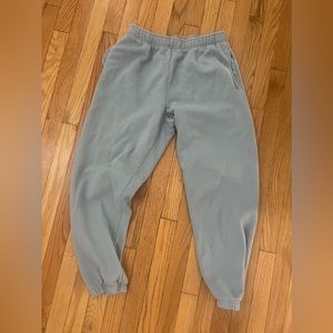 Aritzia sweatpants M